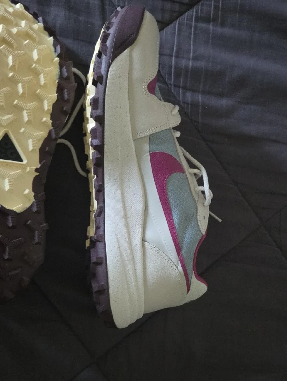 NWOT Nike ACG Men's Sneakers In Green Rosewood/Light Bone